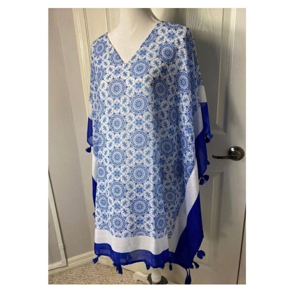 KAREENA’s OSFA Pretty Blue Print Kimona with tassels. - Picture 1 of 8